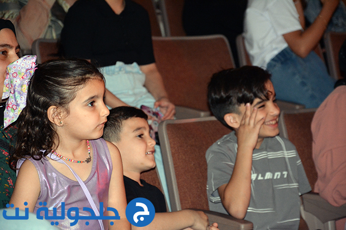 عرض مسرحية ثوب ستي بتنظيم أكاديمية دوزان بالمركز الجماهيري في جلجولية